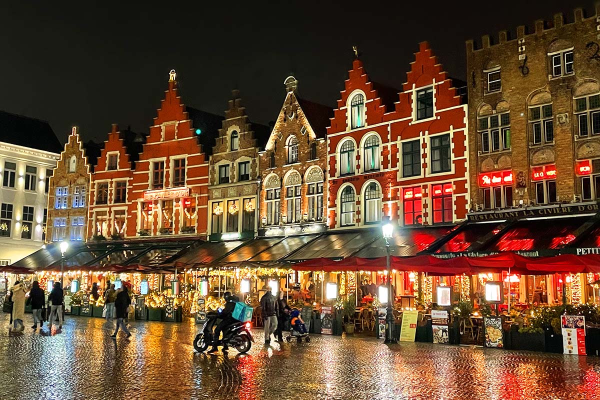 Bruges-at-Christmas-Winter-Glow-and-Christmas-Market-in-Brugge-Belgium