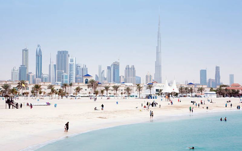 7 Unforgettable Beach Clubs to Visit in Dubai (1)