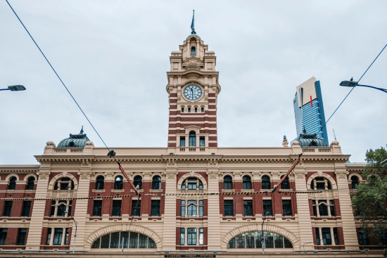 classic-train-station-clock_1150-12641