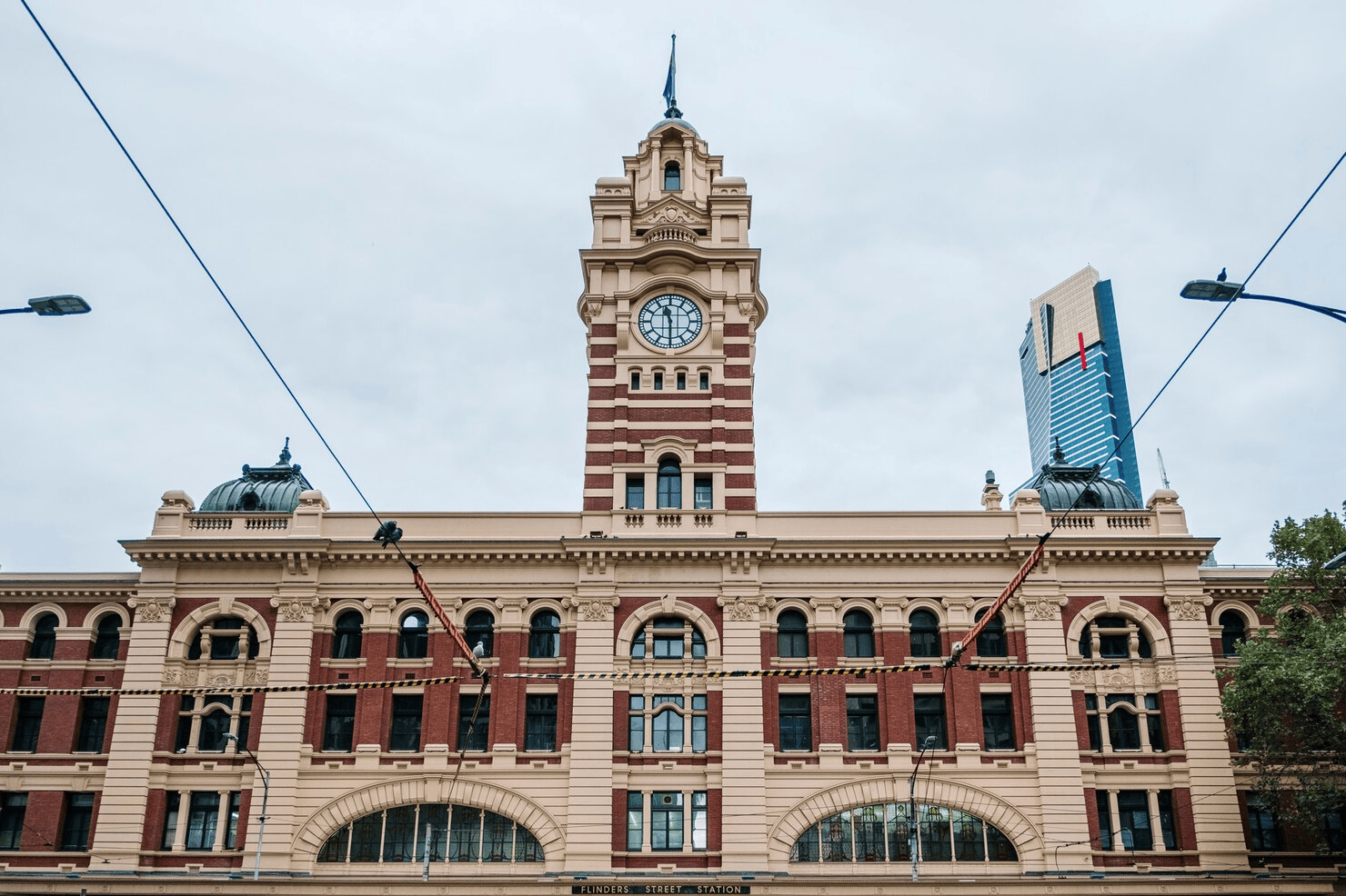 classic-train-station-clock_1150-12641