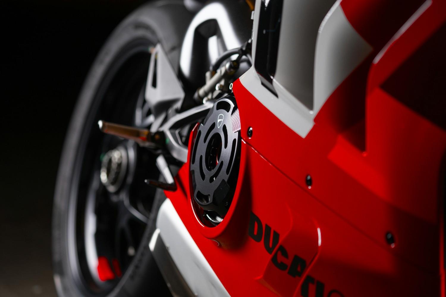 ducati panigale v4 carbon fiber