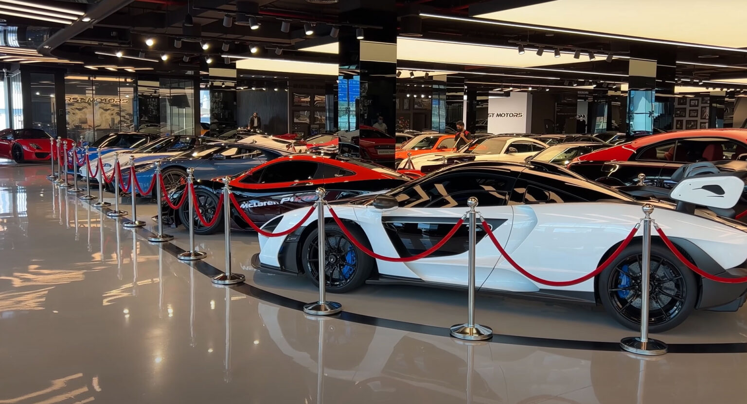 Luxury-Car-Showroom-in-Dubai-1536x832 (1)